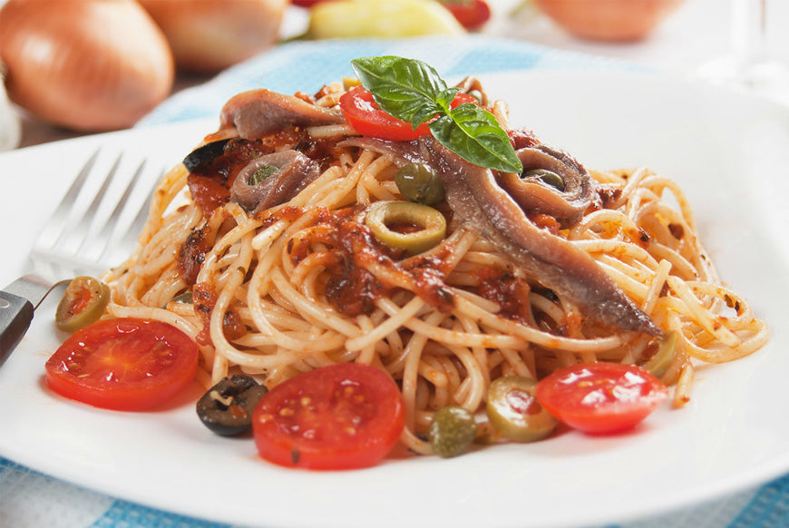 Espaguete com molho picante de anchova